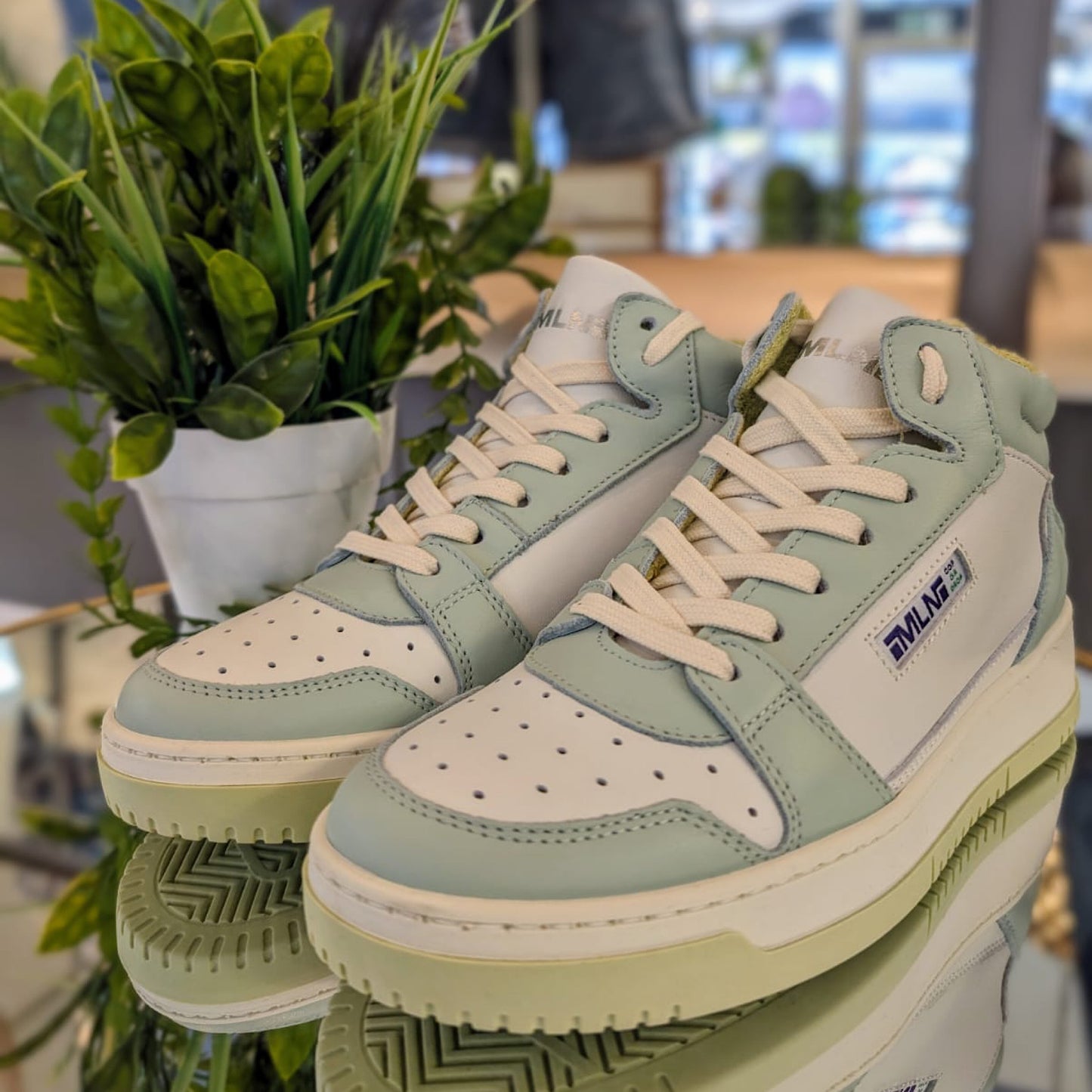 Meline Logic Bianco High Top Trainers