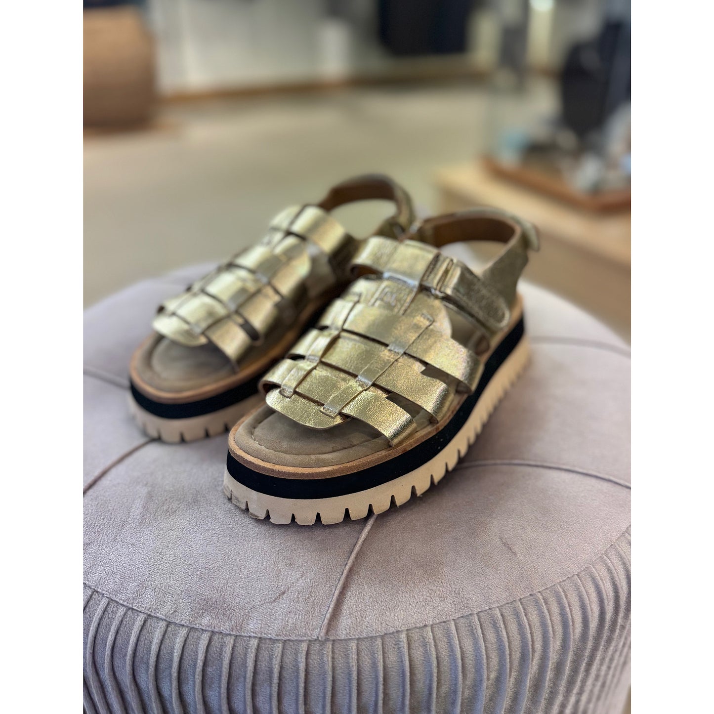 PRE-LOVED Maruti Sandals Size 3 / 36