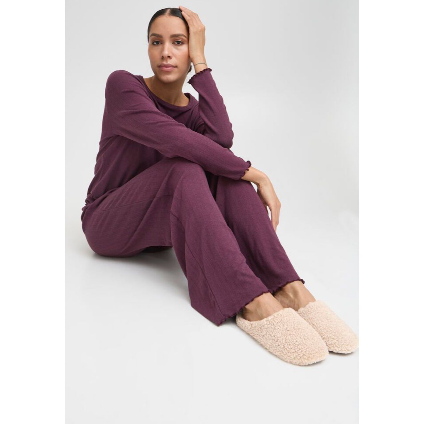 B.Young Wlippers Slippers