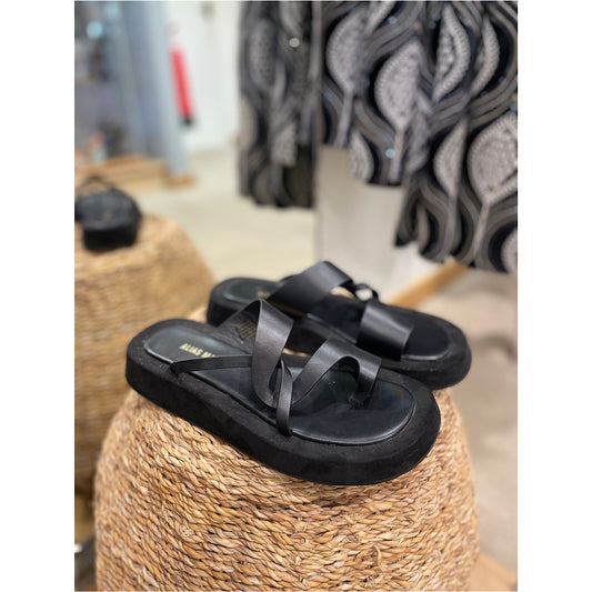 PRE-LOVED Alias Mae Sandals Size 7 (40)