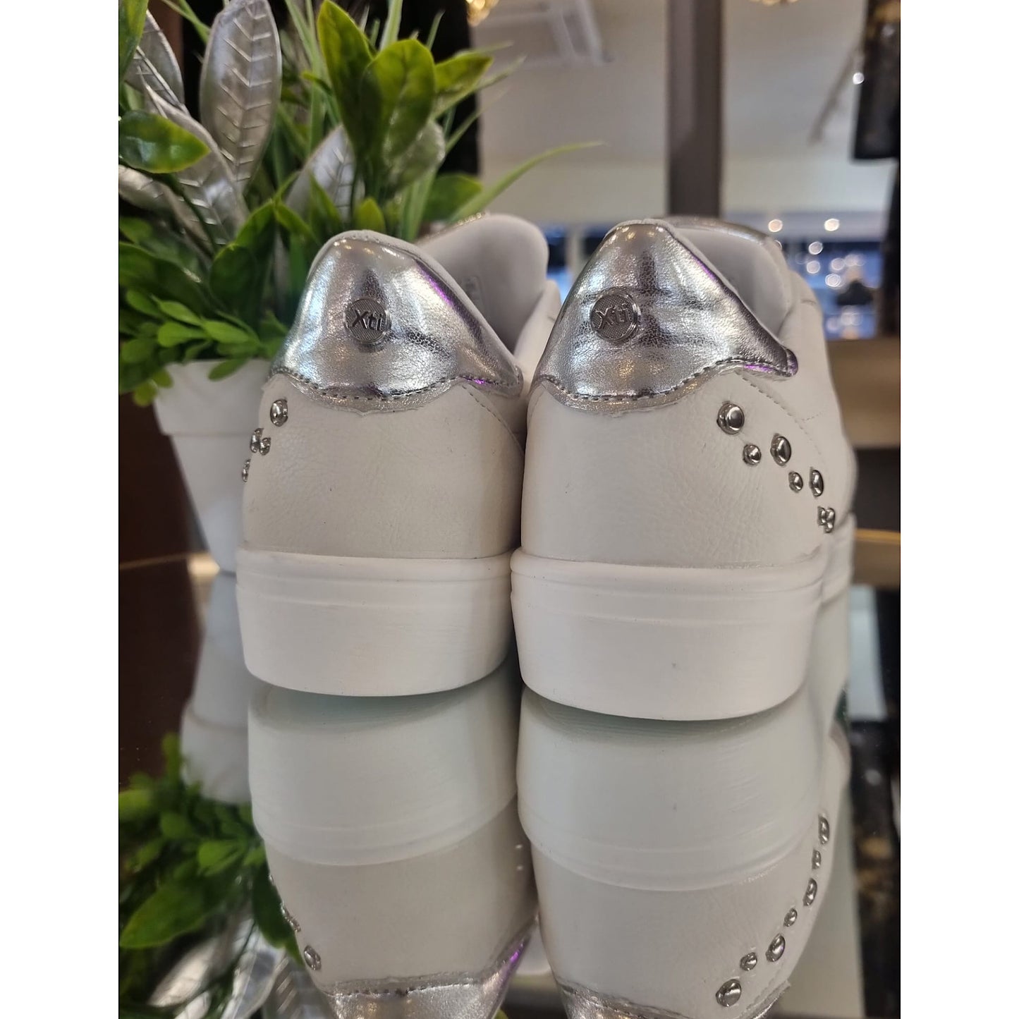 XTI Stripe Sneaker