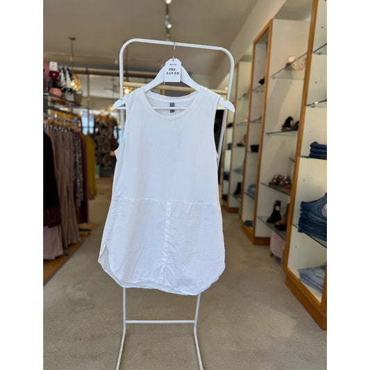 PRE-LOVED Culture Sleeveless Shirt Size Medium