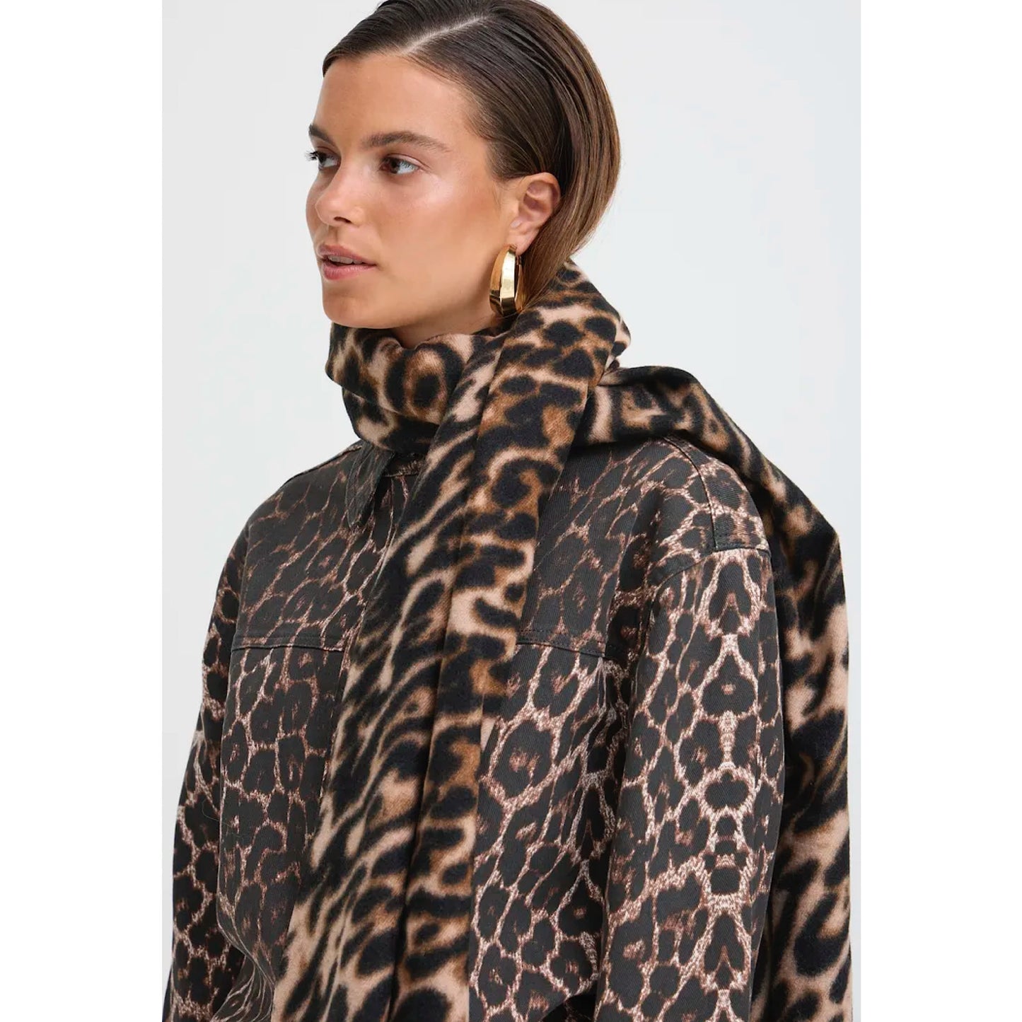 B.Young Weopard Scarf